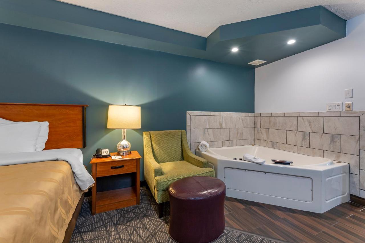 Quality Inn Austintown-Youngstown West Экстерьер фото