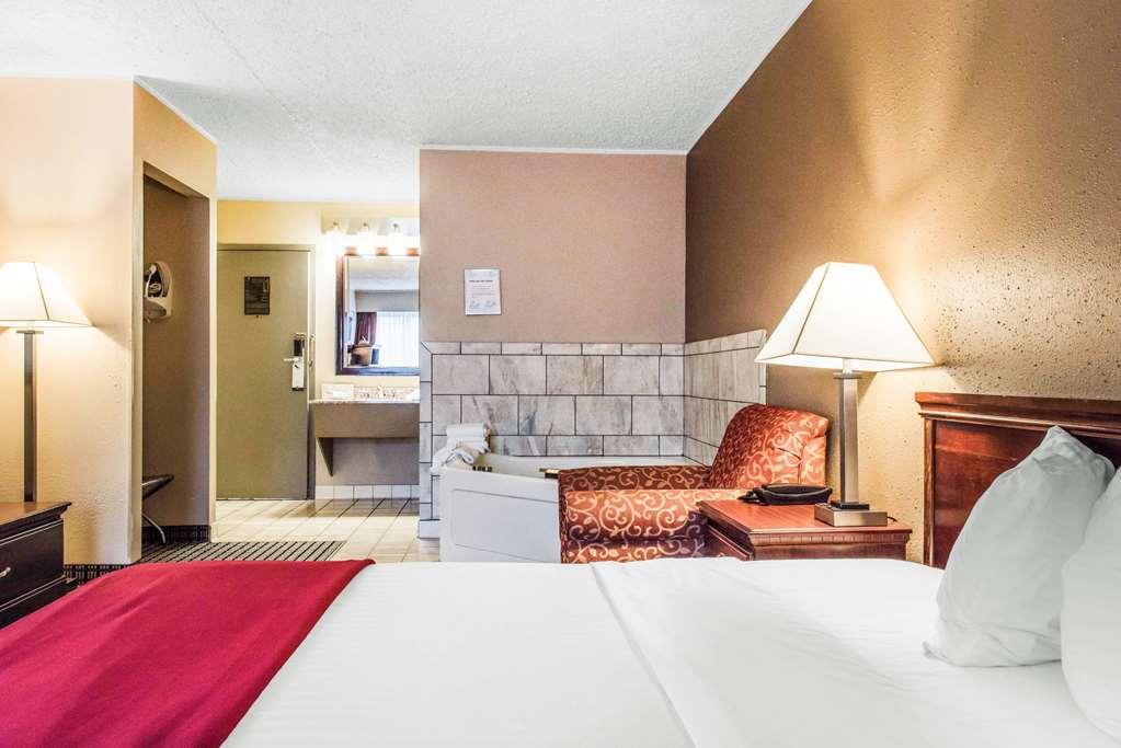 Quality Inn Austintown-Youngstown West Экстерьер фото