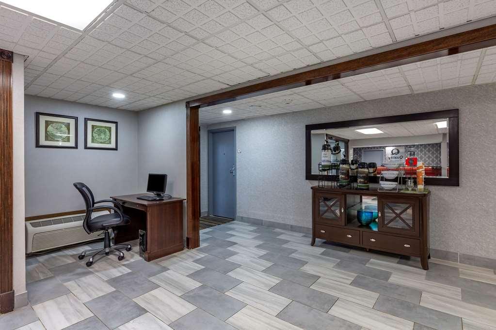 Quality Inn Austintown-Youngstown West Интерьер фото
