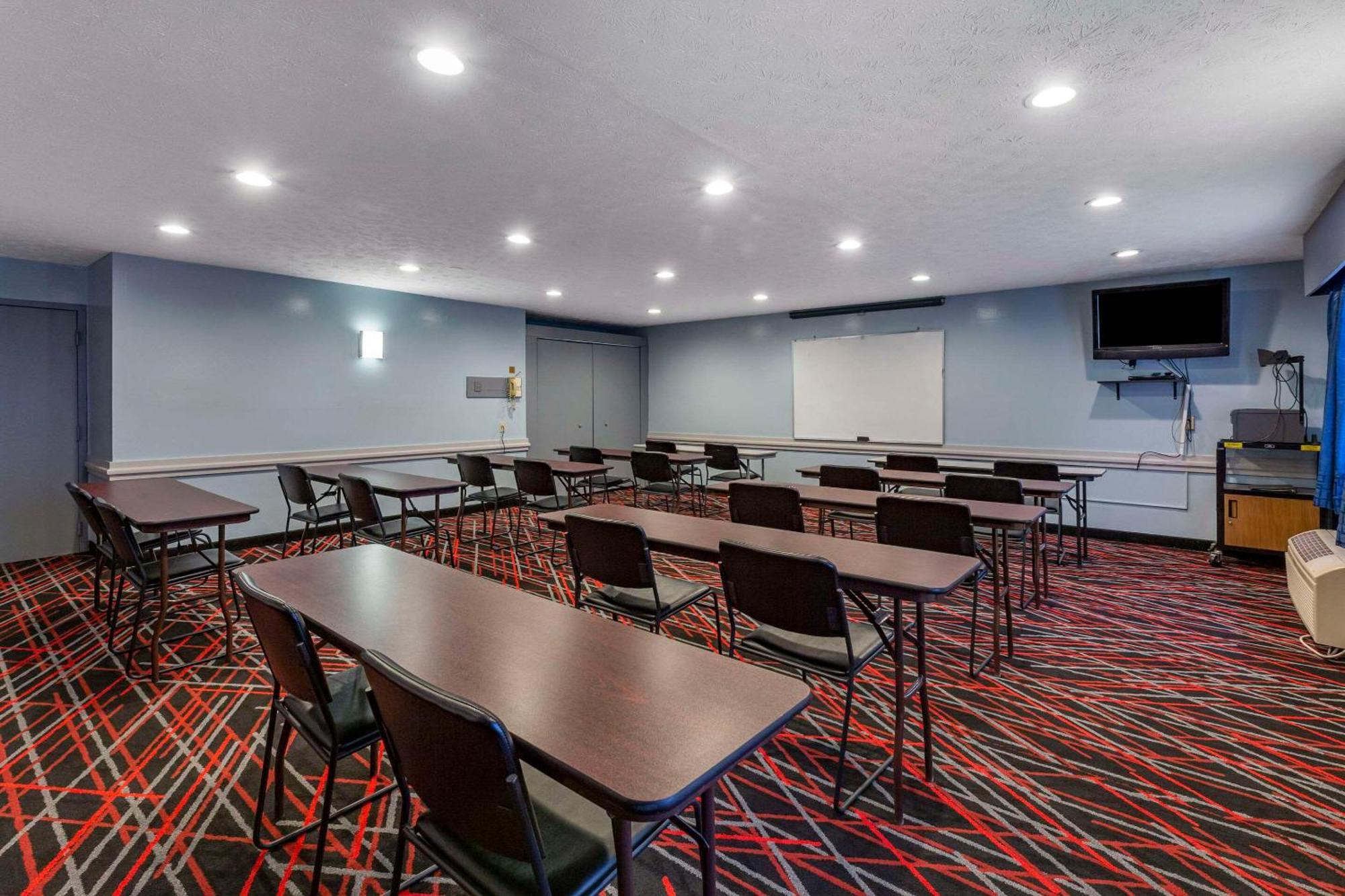 Quality Inn Austintown-Youngstown West Экстерьер фото