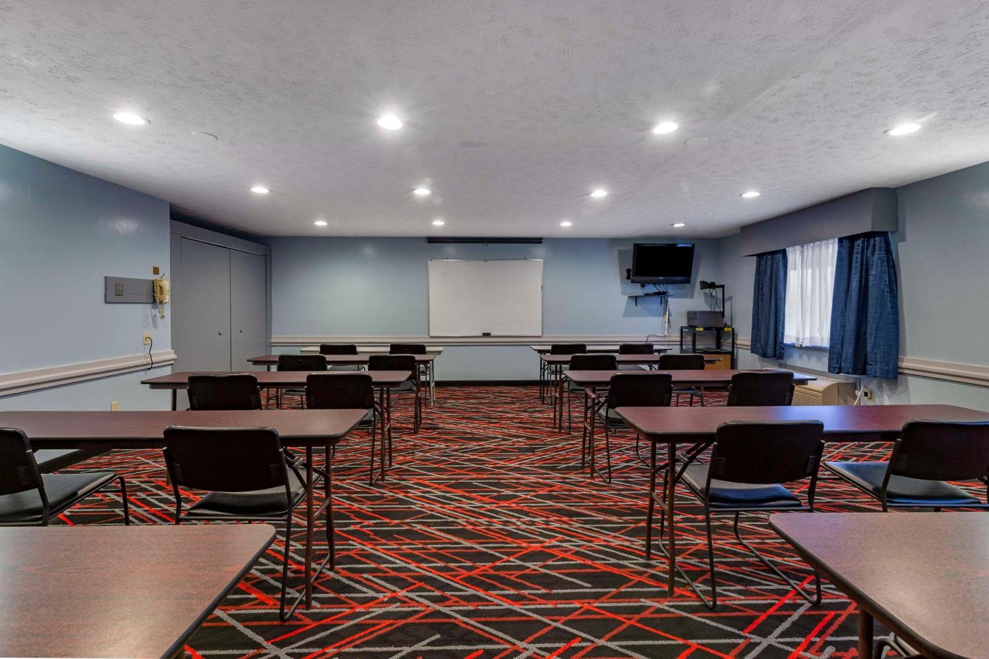 Quality Inn Austintown-Youngstown West Экстерьер фото