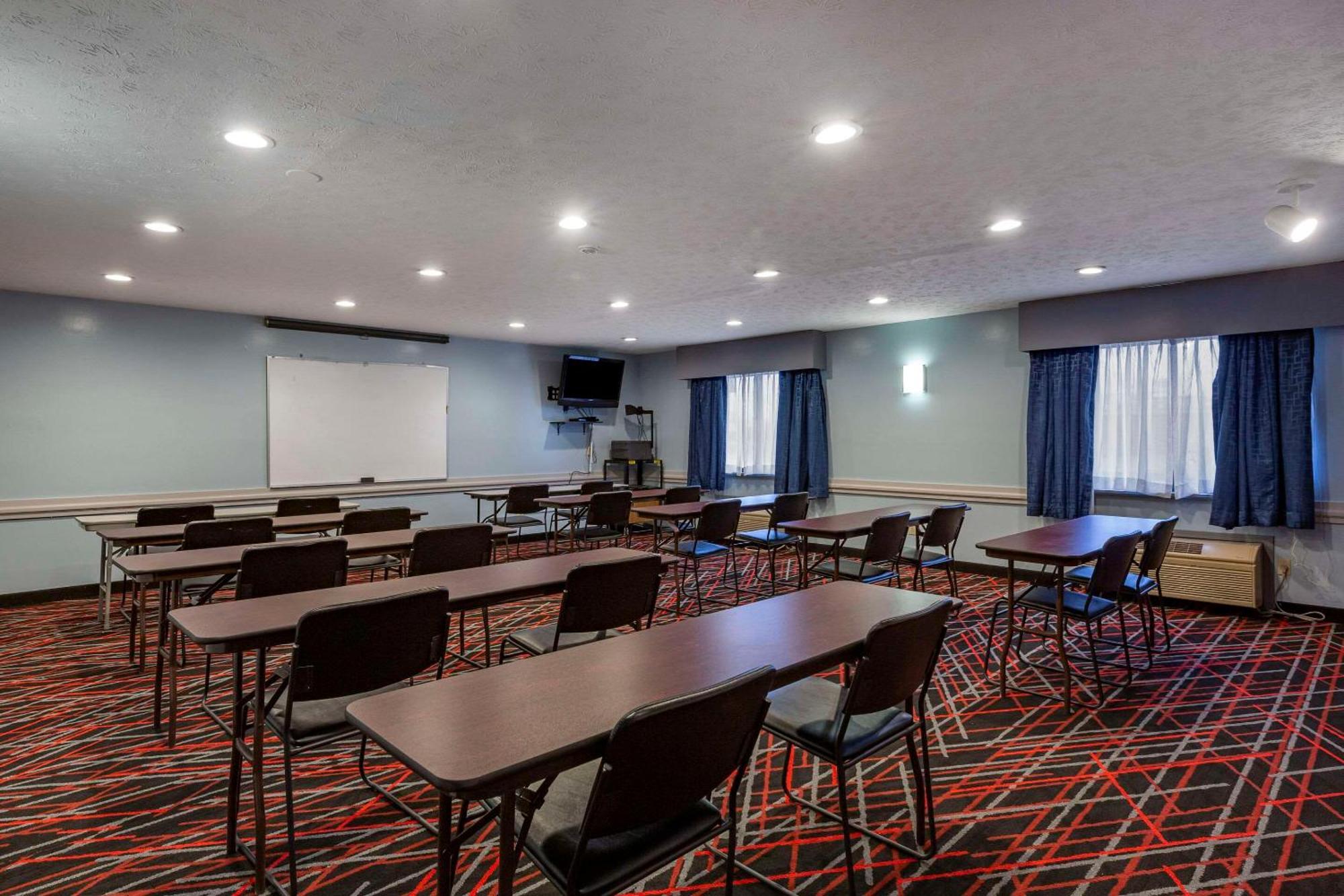 Quality Inn Austintown-Youngstown West Экстерьер фото