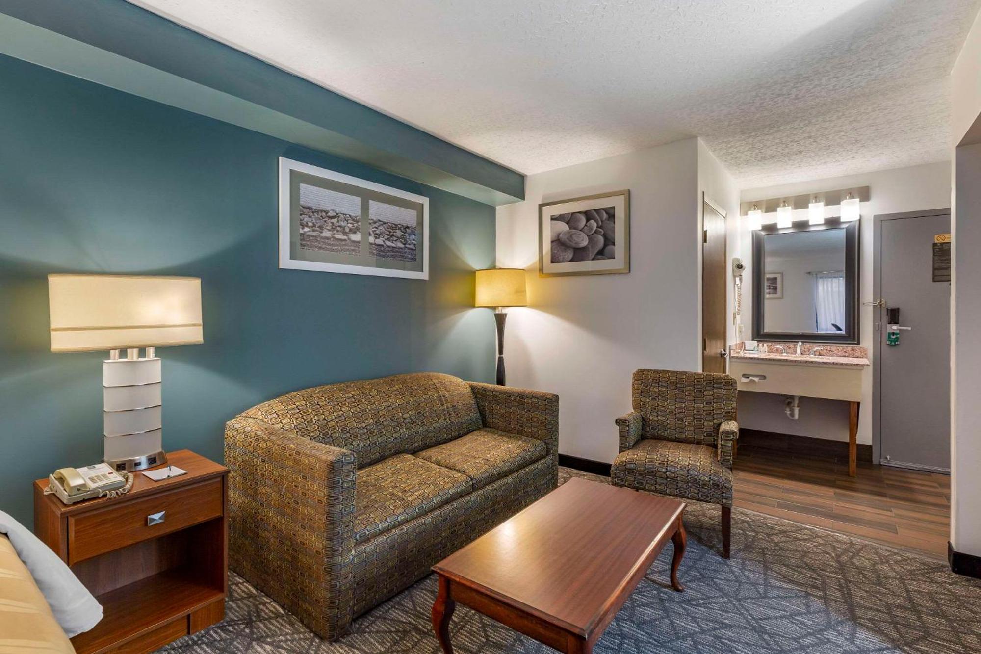 Quality Inn Austintown-Youngstown West Экстерьер фото